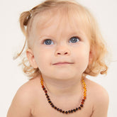 Gintaro karoliukai ir apyrankės vaikams: Natūralus grožis ir sveikatos nauda