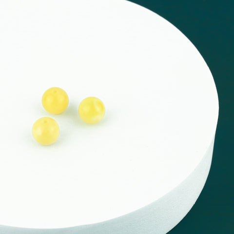 Elegantiškas ir minimalus dizainas – natūralus matinės raštuotos gelsvos spalvos Baltijos gintaro pakabukas, pervertas per centrą ant subtilios ir smulkios AU585 (14k) geltonojo aukso grandinėlės. Ryškus atspalvis ir natūralūs raštai suteikia šiam pakabukui gyvumo, o apvali forma simbolizuoja harmoniją ir pilnatvę.

Charakteristikos:

Pakabukas: Apvalus, natūralus Baltijos gintaras

Spalva: matinė Gelsva

Gintaro skersmuo: 15 mm

Grandinėlė: AU585 (14k) geltonasis auksas

Grandinėlės tipas: „Cable“ grandinė
