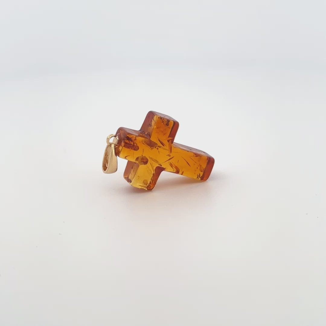 Pendentif croix en ambre et or AU750